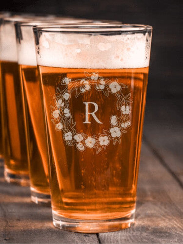 Cotton Wreath Monogram : Pint Glasses - Engraved