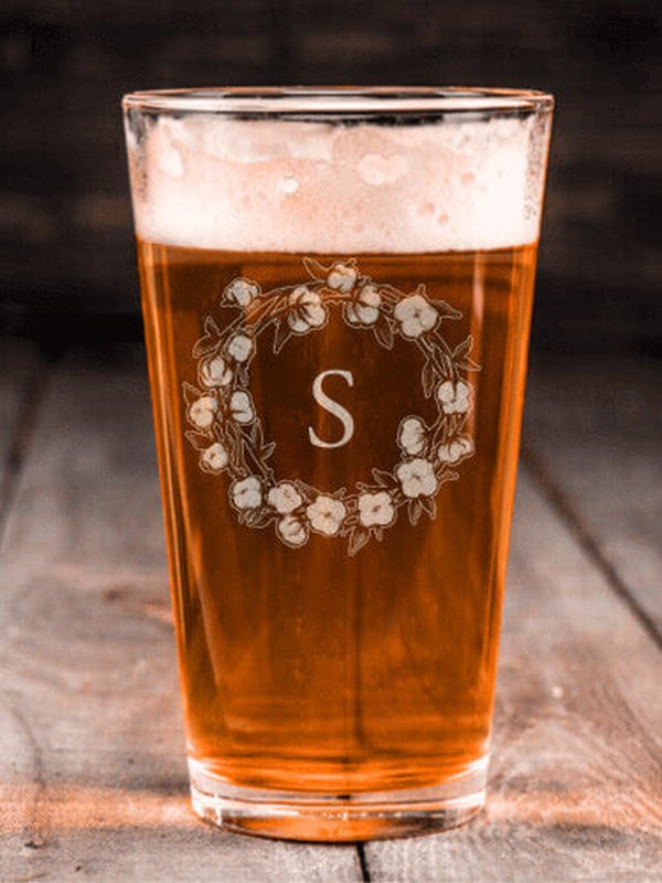 Cotton Wreath Monogram : Pint Glasses - Engraved