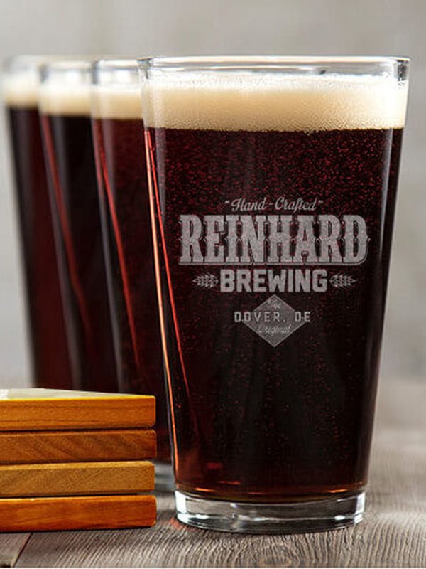 Brewing : 4 Pint Glasses - Engraved 4 Coasters Gift Set